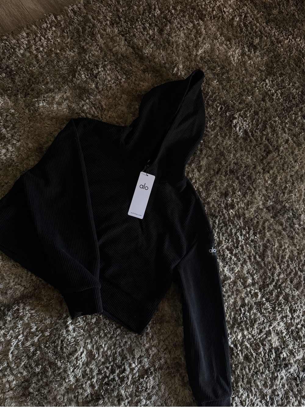 Alo Black Ribbed Hooded Sweatshirt - Cropped Fit